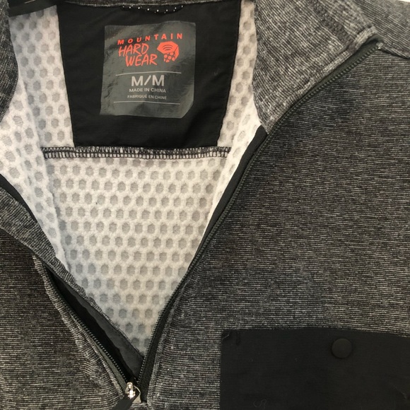 Women’s Mountain Hardwear 1/4 zip top - Picture 5 of 5